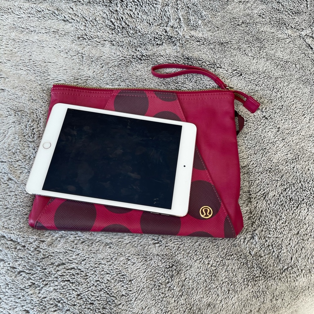 Lululemon cosmetic iPad travel pouch